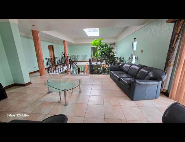 6 BEDROOM HOUSE FOR SALE IN SUNWARD PARK